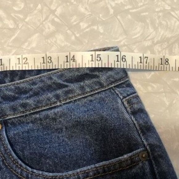 vanilla star high rise shortie size 13 med wash slit sides raw edge hem - Picture 5 of 7